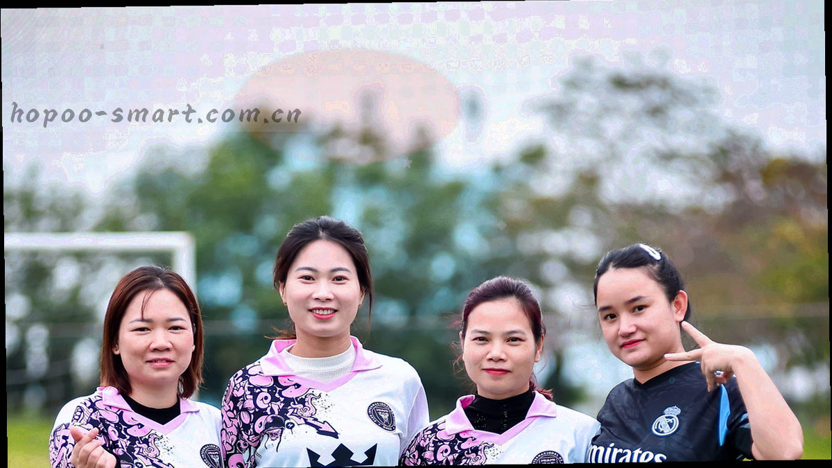 两个版本号之间逐项对照的校准轨迹示意，从一个版本节点延伸至另一个版本节点